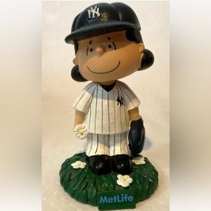 NY Yankees Lucy Peanuts Series Bobblehead New SGA 9/9/2014 New York MetLife